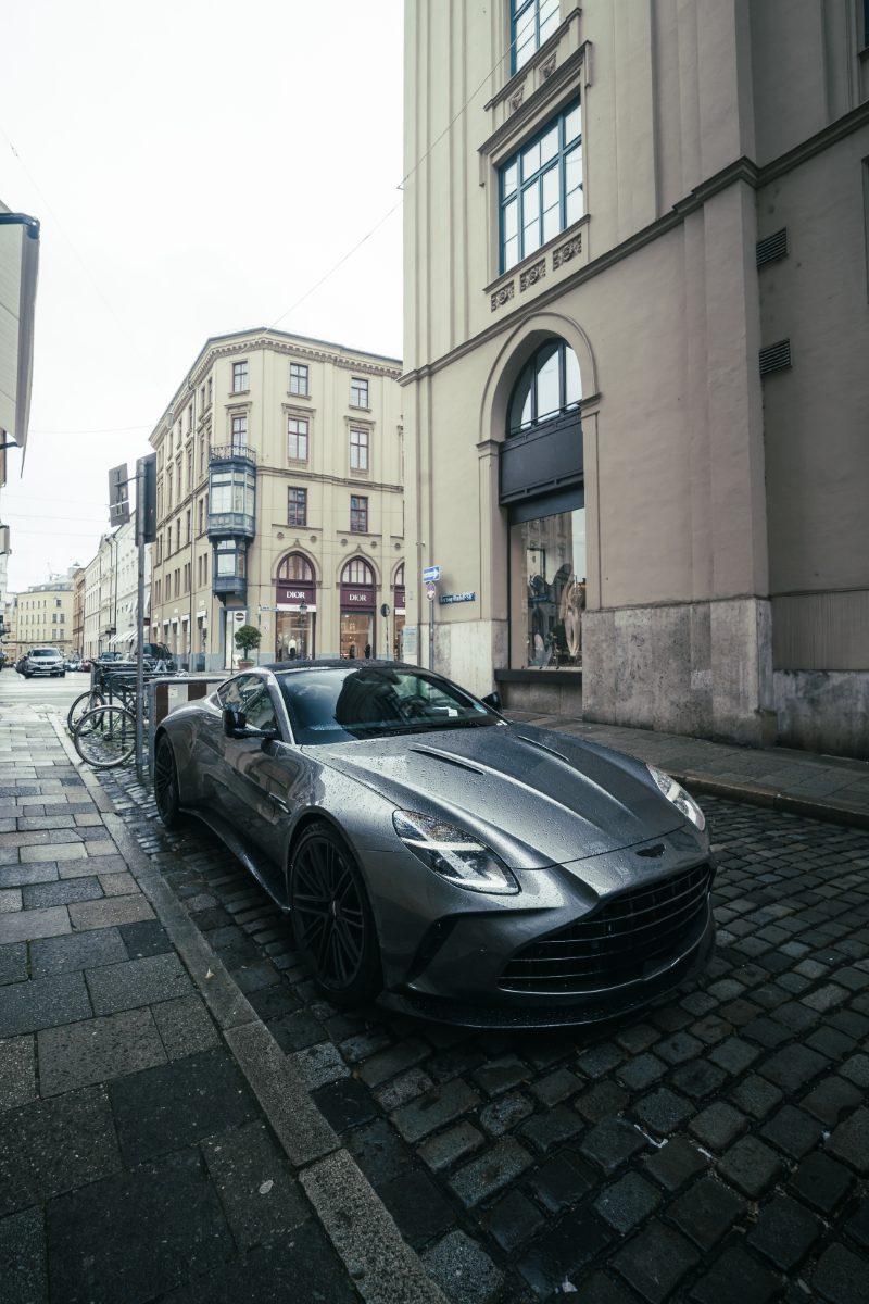 Aston Martin Vanquish Volante