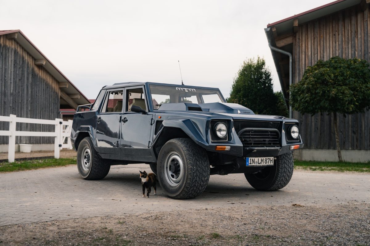 Lamborghini LM002