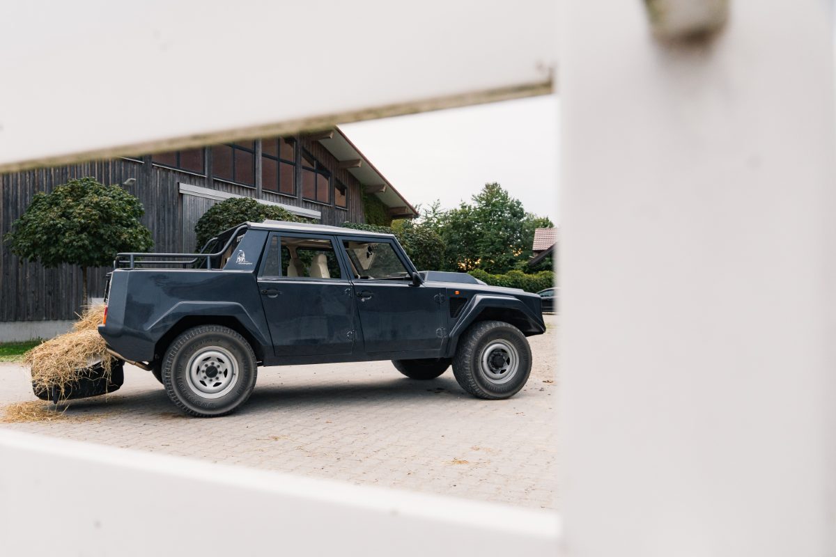 Lamborghini LM002