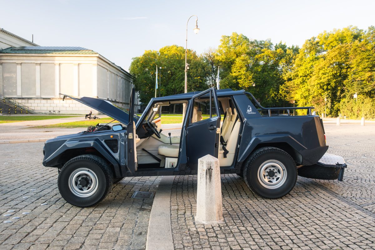 Lamborghini LM002