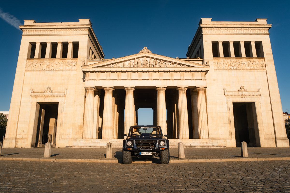 Lamborghini LM002