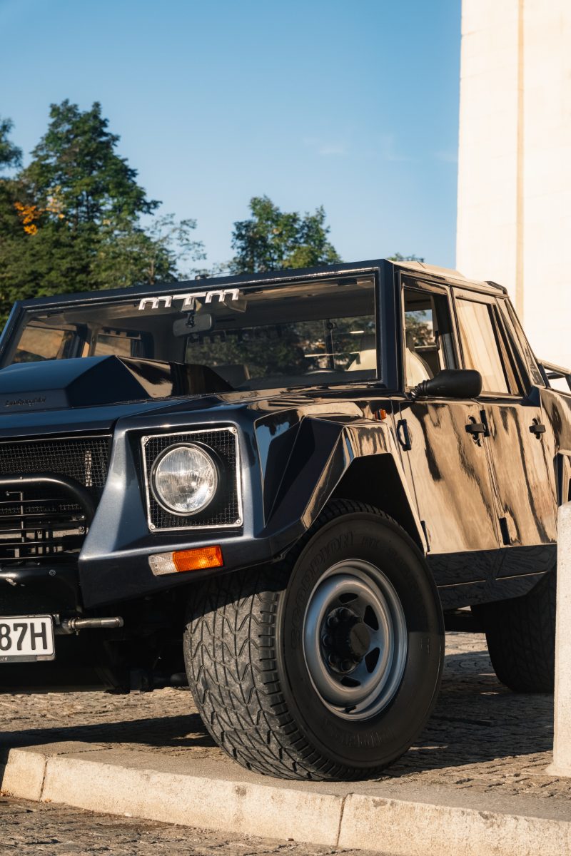 Lamborghini LM002