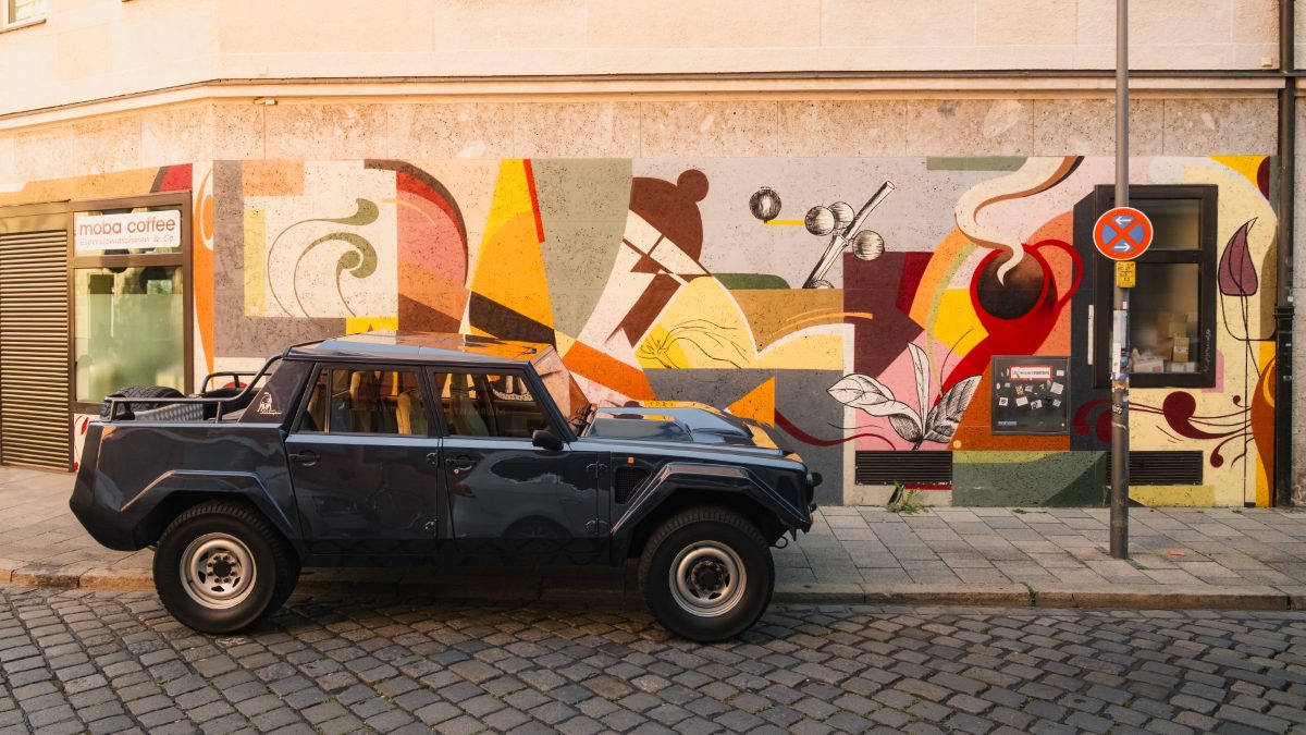 Lamborghini LM002