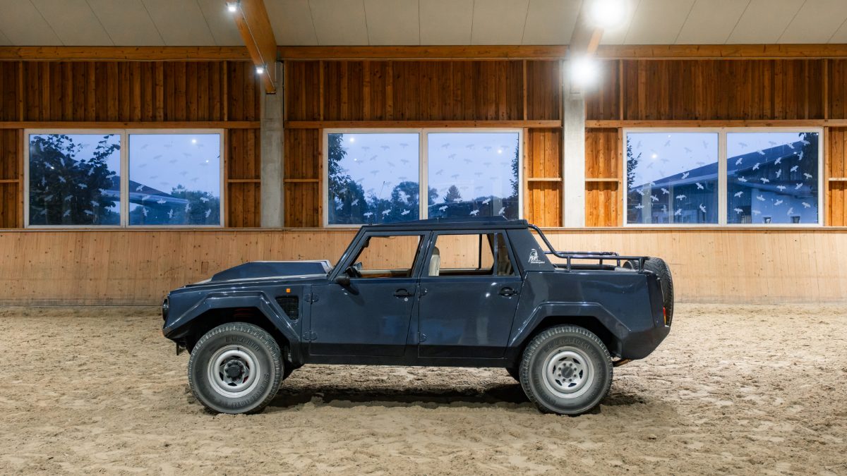 Lamborghini LM002