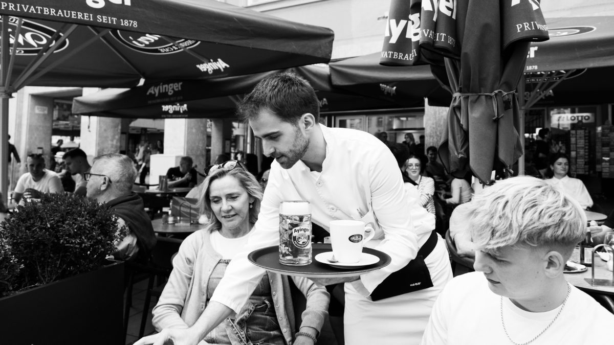 Street photography by Levin Müllerschön