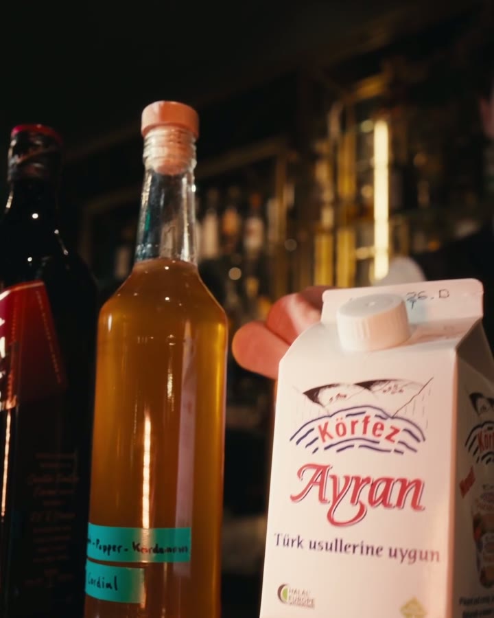 Make the Ayran foam